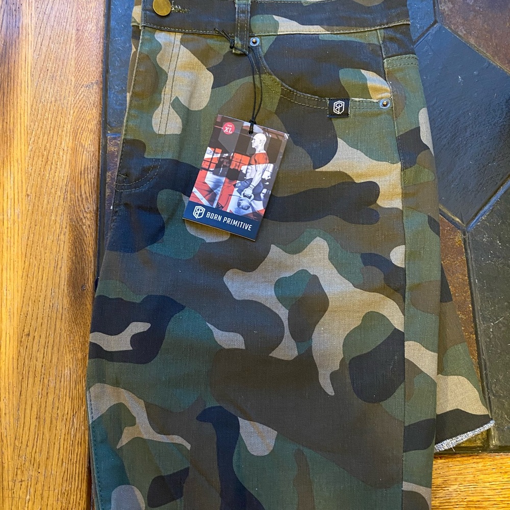 NWT Born Primitive Camouflage FLEX STRETCHY JORT 7"